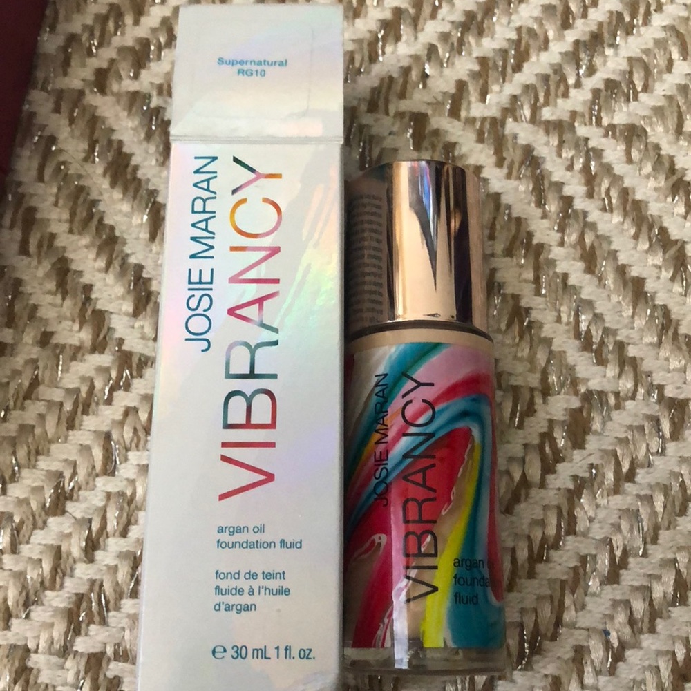 Josie Maran Vibrancy Foundation
